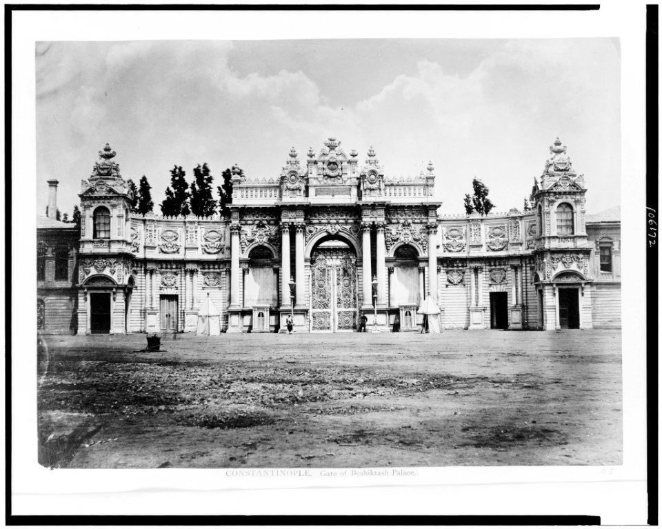 Constantinople. Gate of Beshiktash palace LCCN92513550