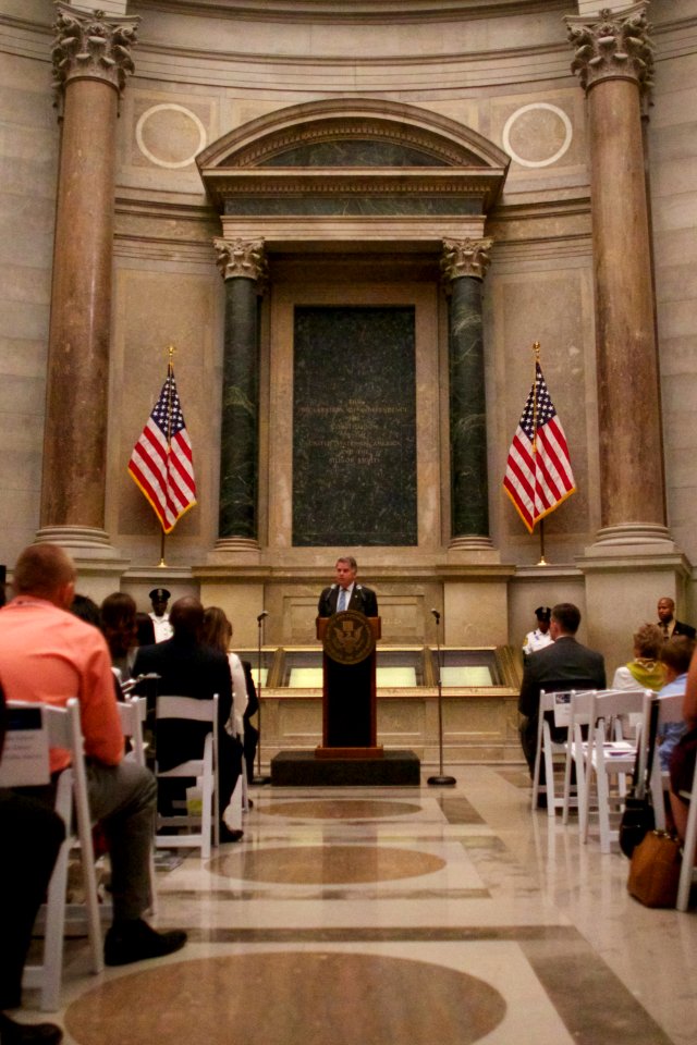 Constitution Day Naturalization Ceremony (15258268276)