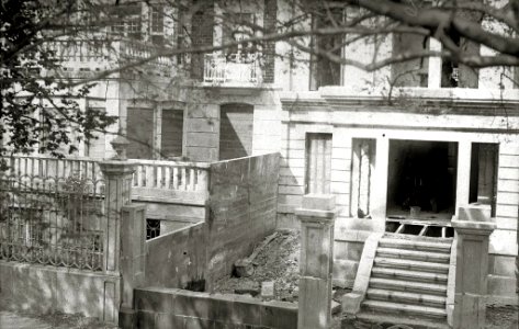Construcción de una de las casas del Paseo de los Fueros (1 de 2) - Fondo Car-Kutxa Fototeka