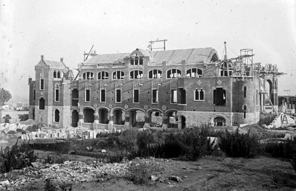 Construcció de l'Hospital de la Santa Creu i Sant Pau (AFCEC MORELLO A 4673) (cropped)