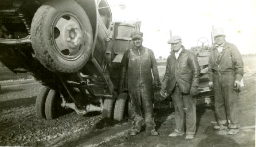 Construction in Ontario 1940's 011 photo