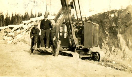 Construction in Ontario 1940's 018 photo