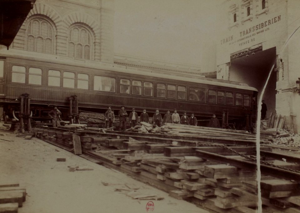 Construction française des wagons du Transibérien (1900, puis mise sur rail place du Trocadéro)