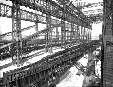 Construction of Titanic and Olympic photo