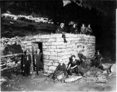 Consumptive's Room, Mammoth Cave, Ky LCCN2004674515 photo