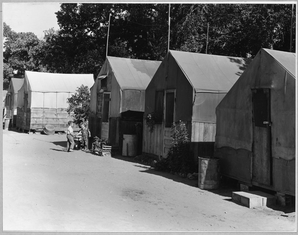Contra Costa County, California. Another view of the Davis Auto Camp housing. - NARA - 521776