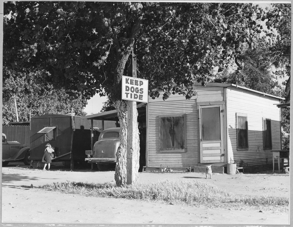 Contra Costa County, California. Entrance to Davis Auto Camp. Family with 10 children live in the tr . . . - NARA - 521779