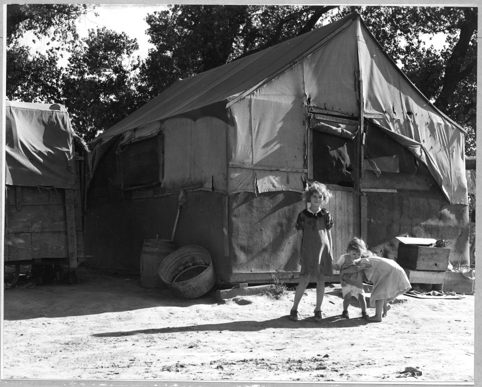 Contra Costa County, California. Quarters for agricultural workers on and off relief provided in the . . . - NARA - 521774