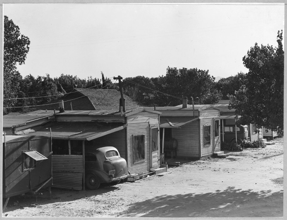 Contra Costa, California. Photograph shows best type quarters available in Davis auto camp in which . . . - NARA - 521800