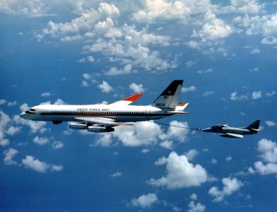 Convair UC-880 refuels Douglas TA-4J Skyhawk on 3 September 1983