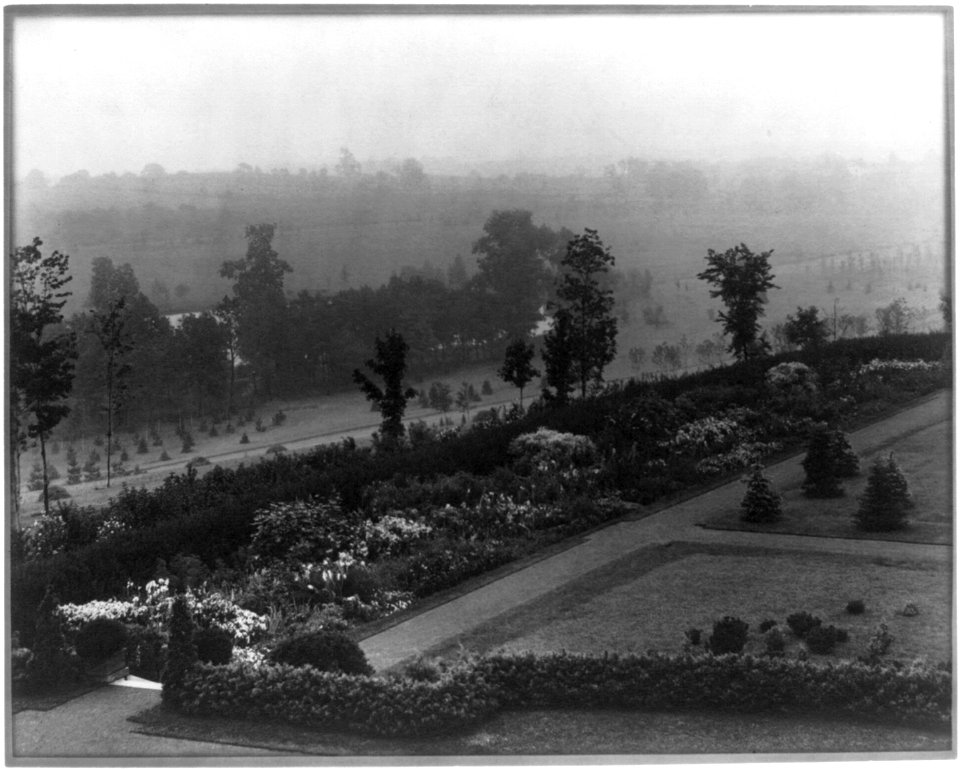 Conyers Manor, Greenwich, Conn. LCCN2003655409