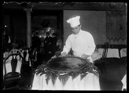 Cook with large pie LCCN2016886997