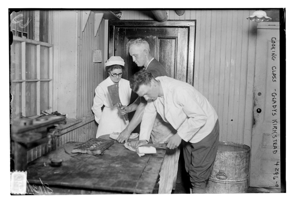 Cooking class - Gladys Kirkstead (i.e. Kierstead) LCCN2014705266