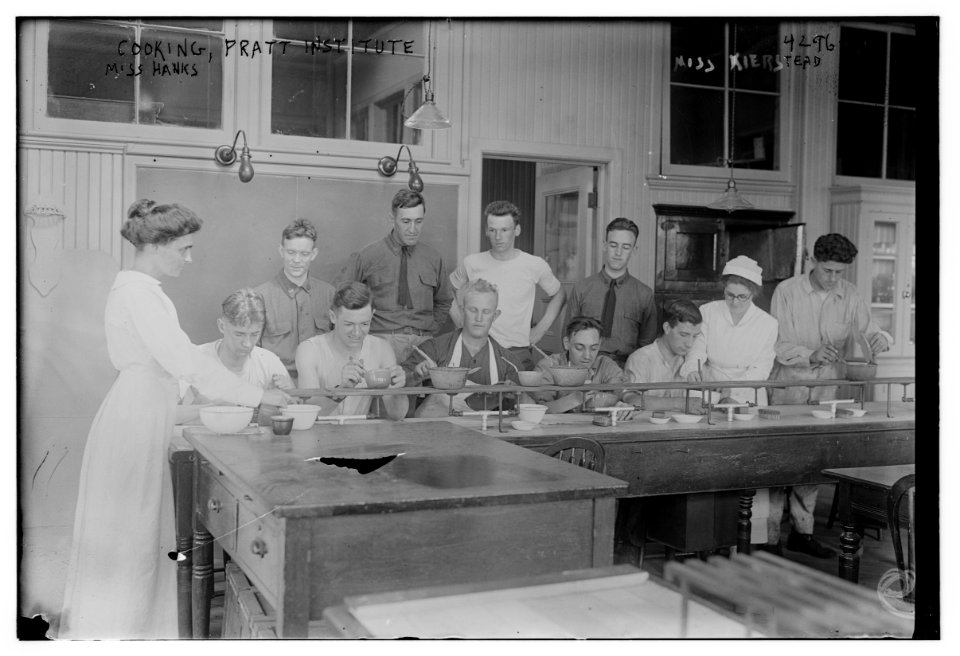 Cooking, Pratt Institute, Miss Hanks (i.e. Hanko) & Miss Kierstead LCCN2014705269