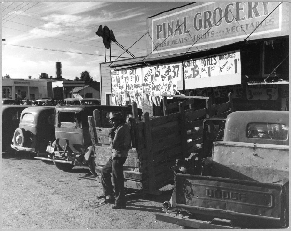 Coolidge, Arizona. On main street of Western cotton town Saturday afternoon during cotton harvest. - NARA - 522264