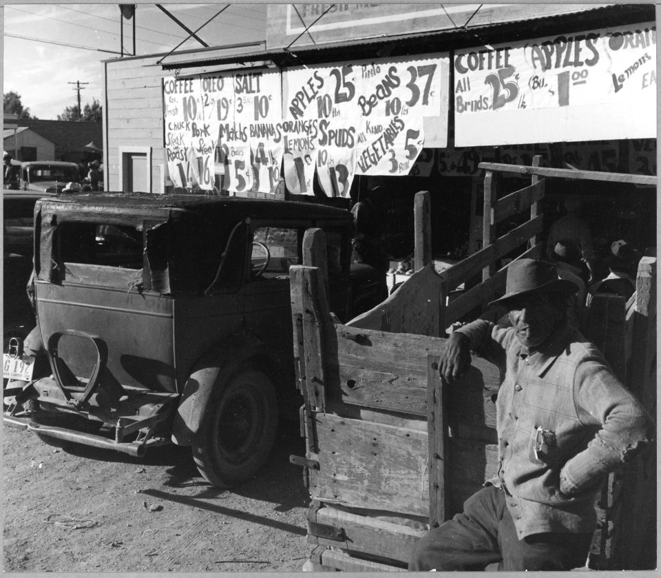 Coolidge, Arizona. On main street of western cotton town Saturday afternoon during cotton harvest. - NARA - 522266