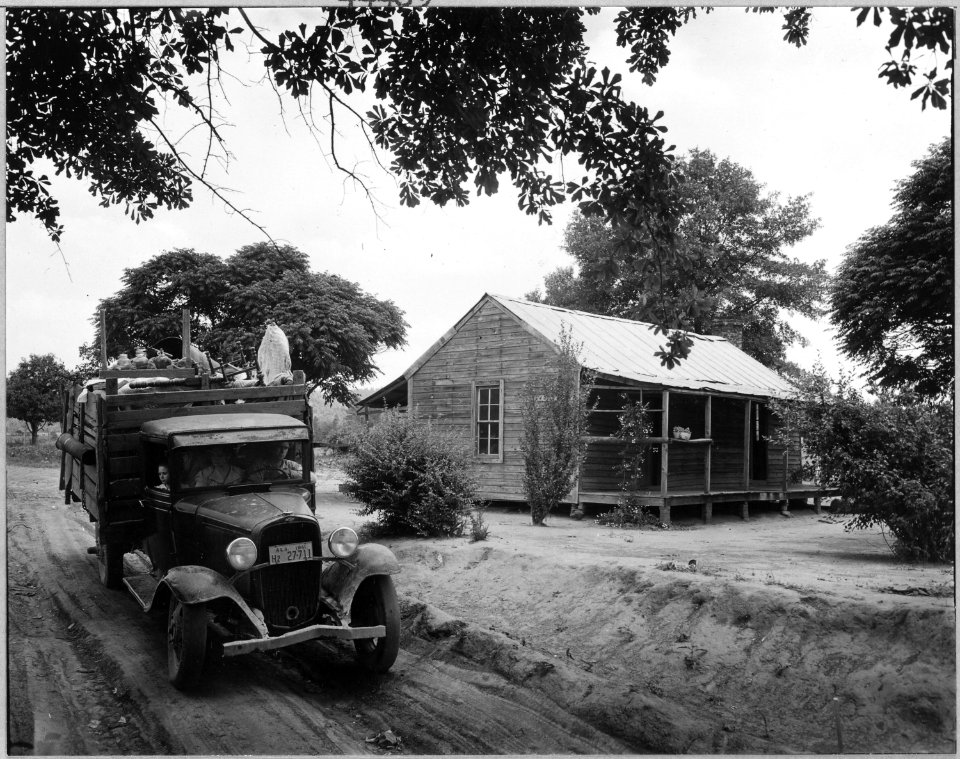 Coosa Valley, Alabama. Local family moving off of government reservation to make room for bag loadin . . . - NARA - 522559
