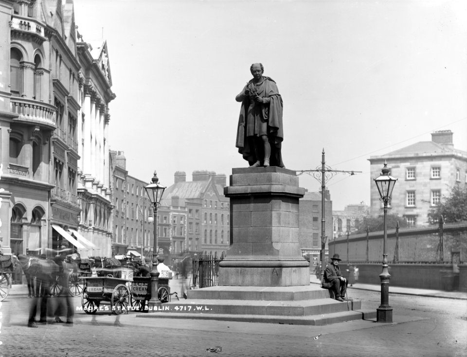 Coral and Copper Snow Thomas Moore statue NLI