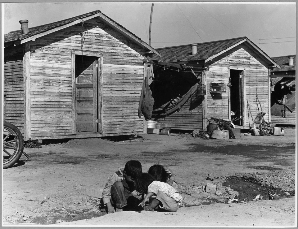 Corcoran, San Joaquin Valley California. Company housing for Mexican cotton pickers on large ranch. - NARA - 521720