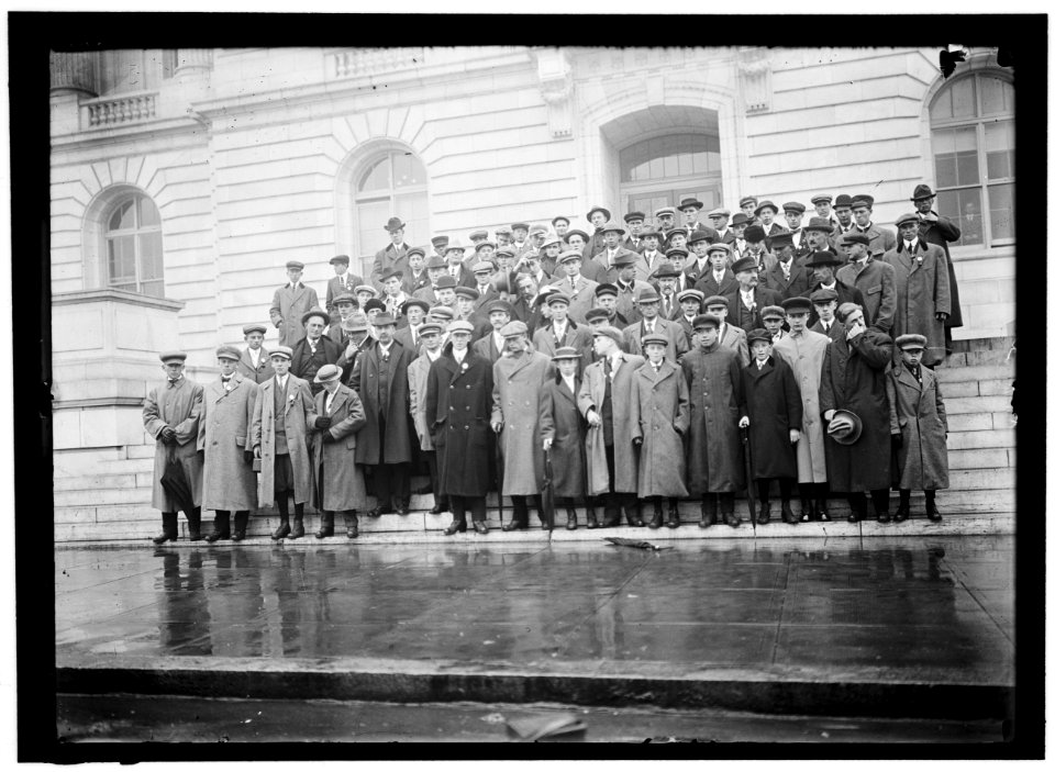CORN GROWERS ON STEPS OF HOUSE OFFICE BUILDING; STAFFORD OF WISCONSIN, 5TH FROM LEFT, FRONT; RAMSEYER OF OHIO, 2ND FROM LEFT, 2ND ROW LCCN2016864173
