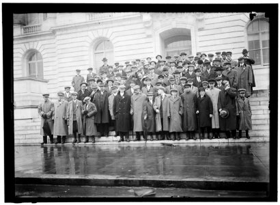 CORN GROWERS ON STEPS OF HOUSE OFFICE BUILDING; STAFFORD OF WISCONSIN, 5TH FROM LEFT, FRONT; RAMSEYER OF OHIO, 2ND FROM LEFT, 2ND ROW LCCN2016864173