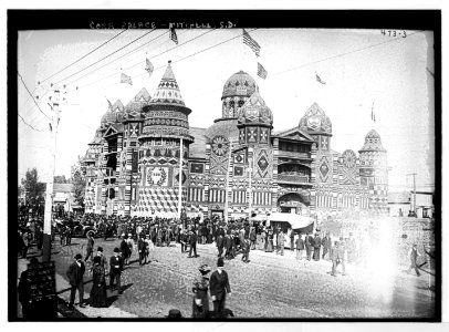 Corn Palace, exterior, Mitchell, S. D. (South Dakota) LCCN2014682196