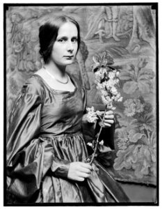Cornelia Montgomery, small 3-4 face - 3-4 figure, a portrait made in the photographer's New York City studio LCCN2006676254
