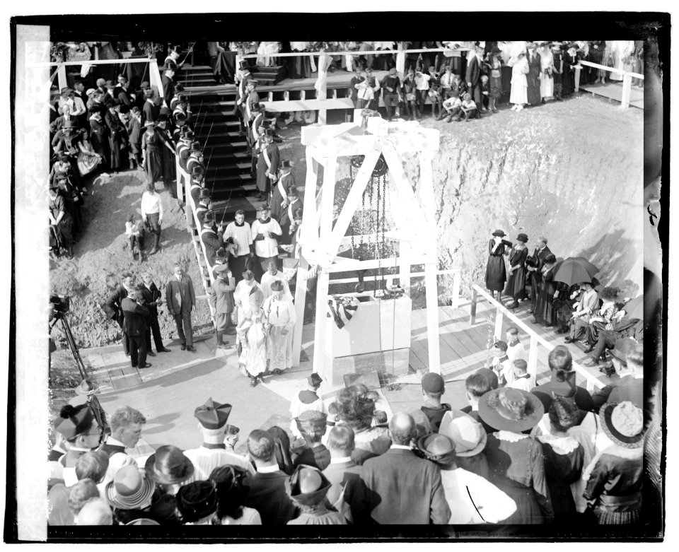 Cornerstone laying, shrine of the Immaculate Conception LCCN2016828724