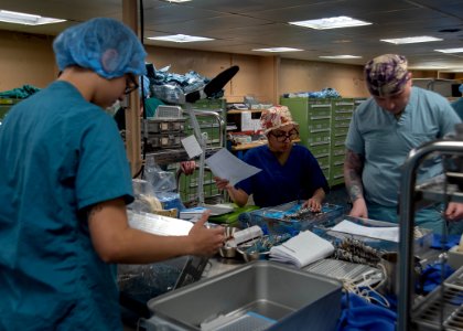 Corpsmen Sterilize Tools (49806860182)
