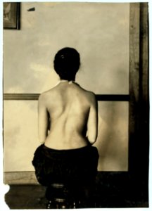 Correct sitting position for 4666. Lewis W. Hine. See 4667 and 4671. LOC nclc.05150