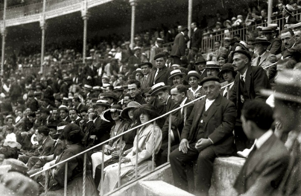 Corrida de toros en una plaza (24 de 61) - Fondo Car-Kutxa Fototeka