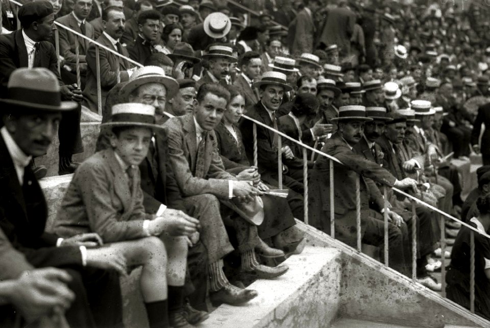 Corrida de toros en una plaza (27 de 61) - Fondo Car-Kutxa Fototeka