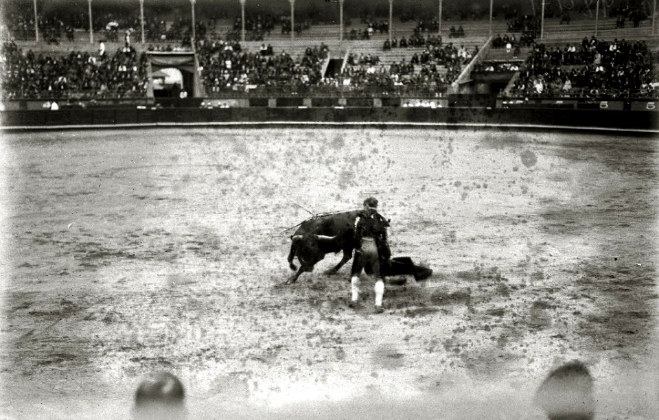 Corrida de toros en una plaza (31 de 61) - Fondo Car-Kutxa Fototeka