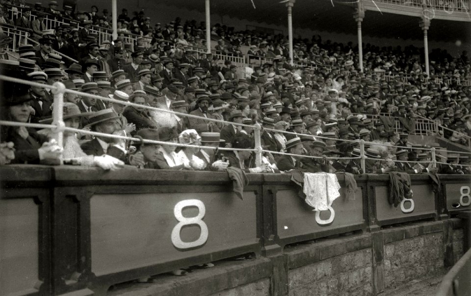 Corrida de toros en una plaza (4 de 61) - Fondo Car-Kutxa Fototeka
