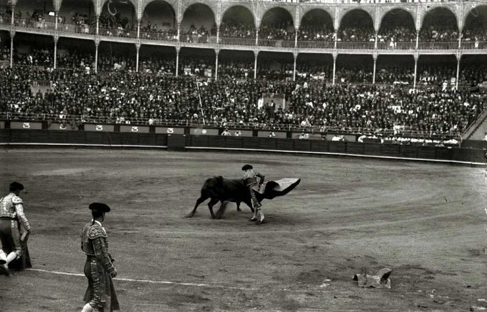 Corrida de toros en una plaza (15 de 61) - Fondo Car-Kutxa Fototeka