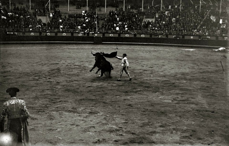 Corrida de toros en una plaza (19 de 61) - Fondo Car-Kutxa Fototeka