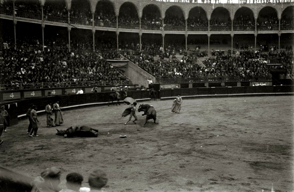 Corrida de toros en una plaza (22 de 61) - Fondo Car-Kutxa Fototeka