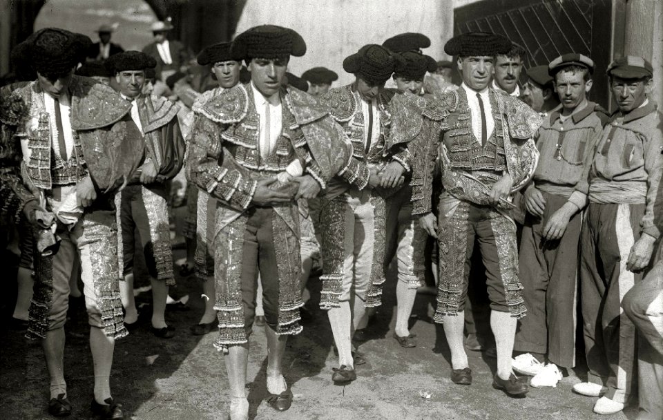 Corrida de toros en una plaza (14 de 61) - Fondo Car-Kutxa Fototeka