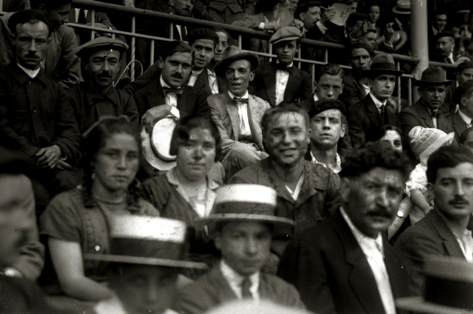 Corrida de toros en una plaza (26 de 61) - Fondo Car-Kutxa Fototeka