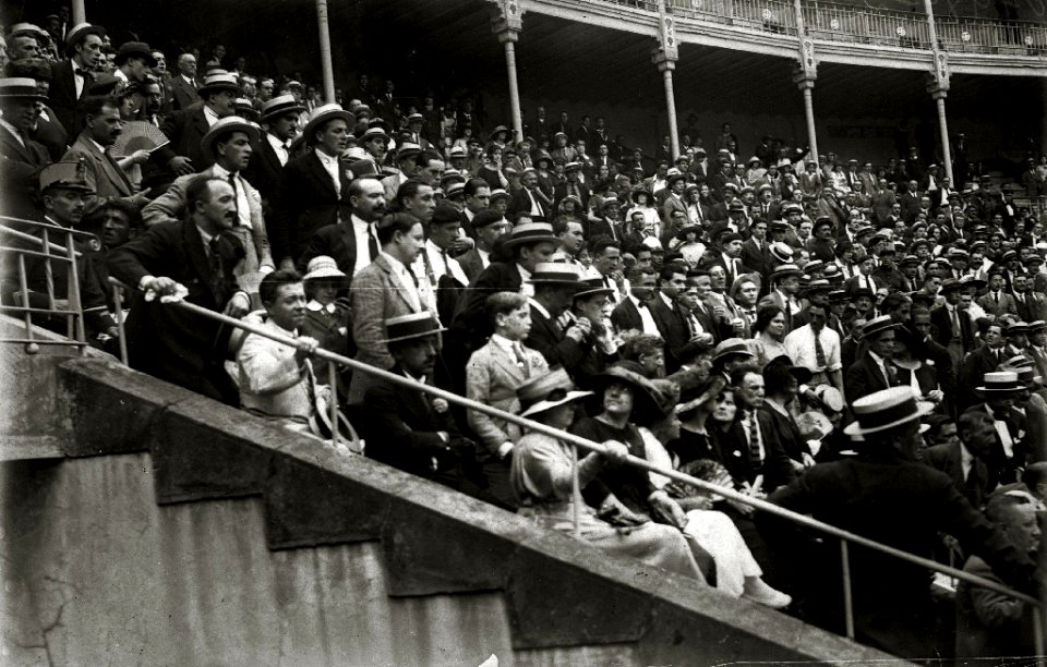 Corrida de toros en una plaza (33 de 61) - Fondo Car-Kutxa Fototeka