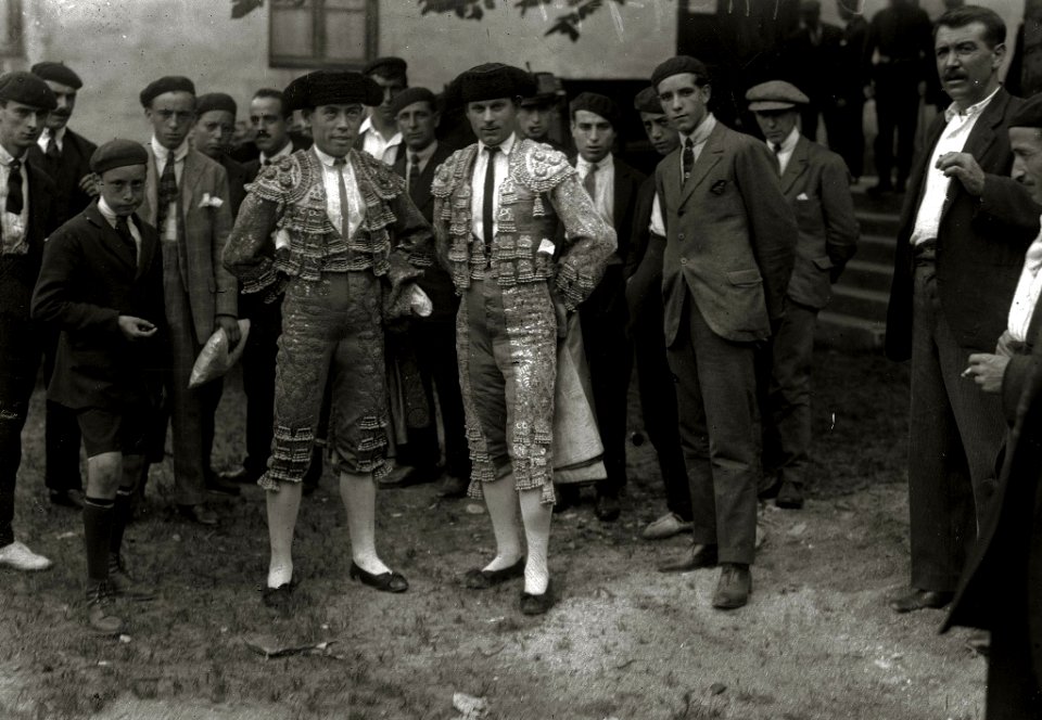 Corrida de toros en una plaza (25 de 61) - Fondo Car-Kutxa Fototeka