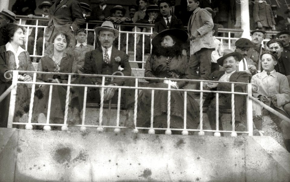 Corrida de toros en una plaza (6 de 61) - Fondo Car-Kutxa Fototeka