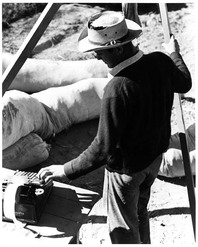 Cortaro Farms, Pinal County, Arizona. Weighmaster is a year-round employee paid $60. per month. - NARA - 522507