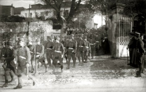 Cortejo fúnebre a la salida del actual cuartel de la policia armada en Aldapeta (1 de 2) - Fondo Car-Kutxa Fototeka