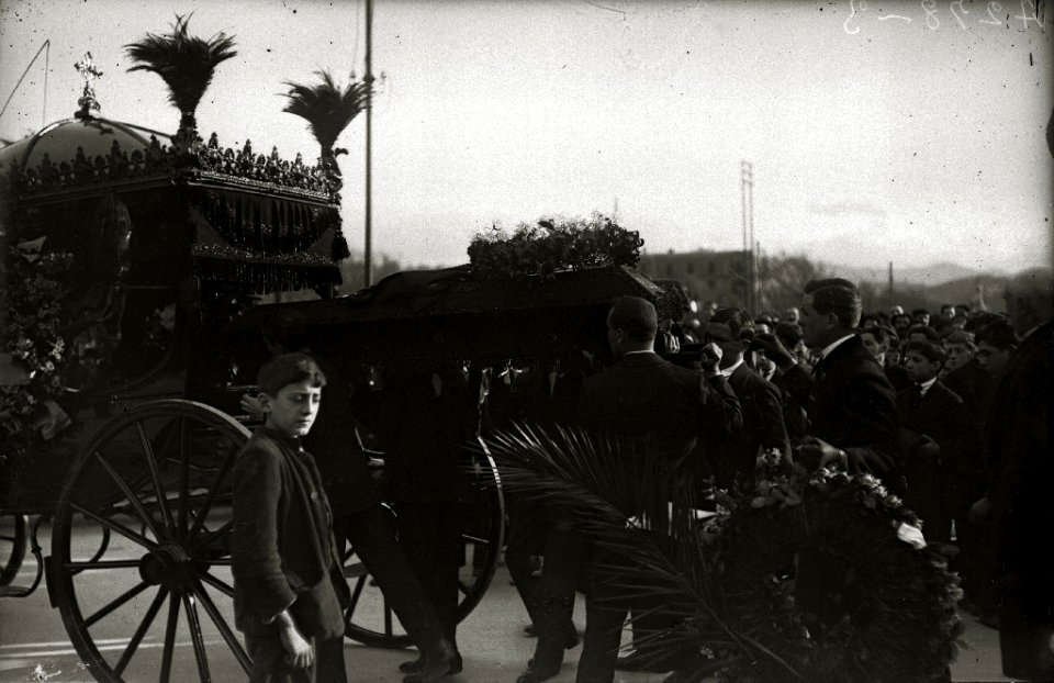 Cortejo fúnebre de Paulino Aguirre, joven donostiarra de 17 años fallecido en Eibar víctima de un accidente (5 de 8) - Fondo Car-Kutxa Fototeka