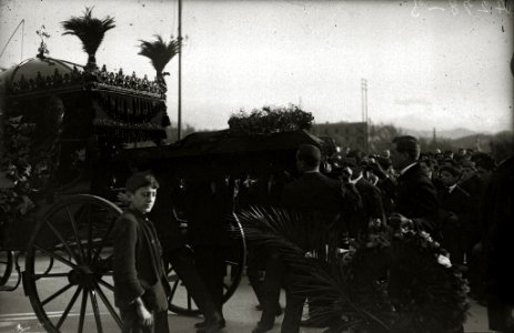 Cortejo fúnebre de Paulino Aguirre, joven donostiarra de 17 años fallecido en Eibar víctima de un accidente (5 de 8) - Fondo Car-Kutxa Fototeka