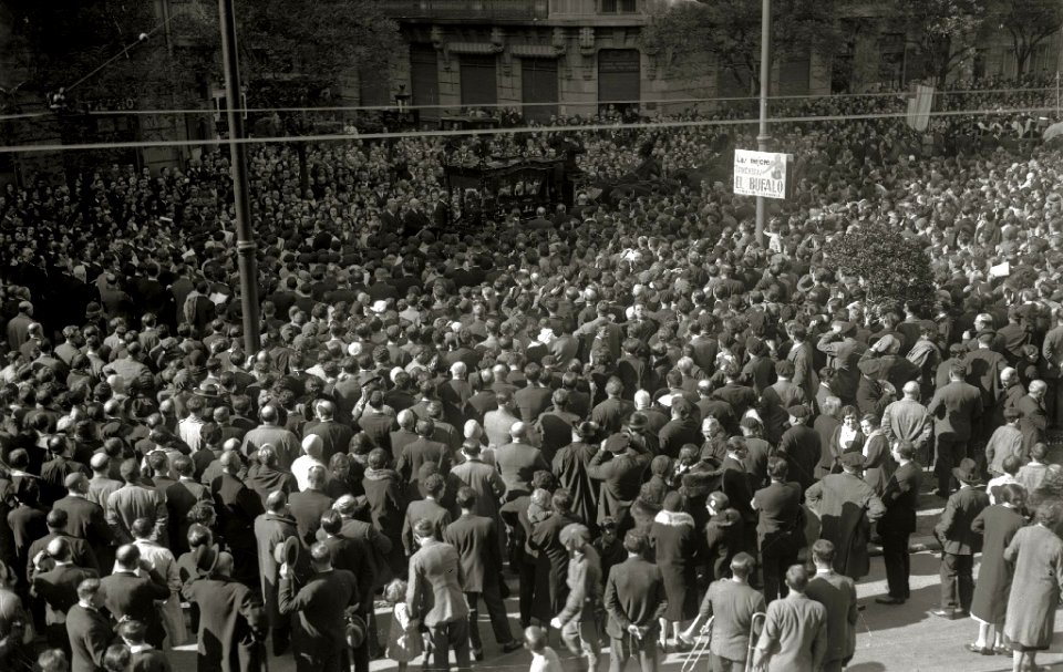 Cortejo fúnebre por la muerte del compositor Secundino Esnaola por diversas calles de San Sebastián (6 de 6) - Fondo Car-Kutxa Fototeka