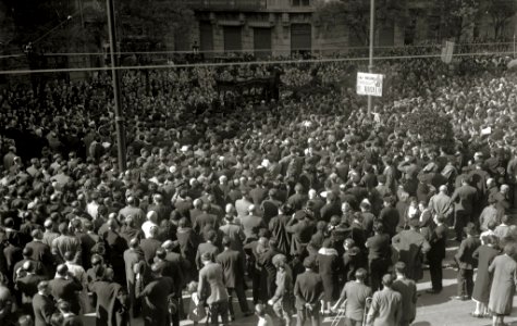 Cortejo fúnebre por la muerte del compositor Secundino Esnaola por diversas calles de San Sebastián (6 de 6) - Fondo Car-Kutxa Fototeka