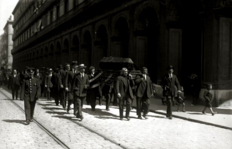 Cortejo fúnebre por diversas calles de San Sebastián (2 de 3) - Fondo Car-Kutxa Fototeka