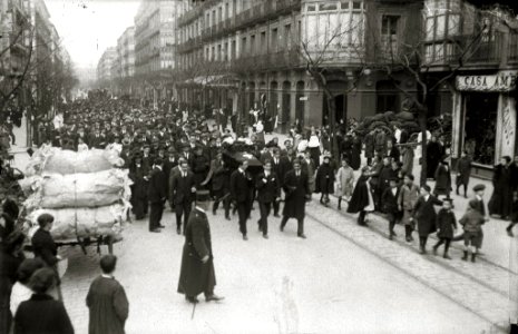 Cortejo fúnebre de Paulino Aguirre, joven donostiarra de 17 años fallecido en Eibar víctima de un accidente (3 de 8) - Fondo Car-Kutxa Fototeka
